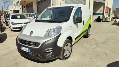Begagnad Fiat Fiorino 77 HK (56 kW) 2020 Vit Minibuss