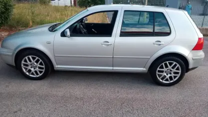 Usata VW Golf IV 105 CV (77 kW) 2003 Argento Berlina