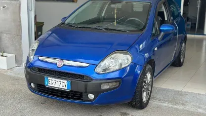 Usata Fiat Punto Evo Dynamic 69 CV (50 kW) 2011 Bluazzurro Utilitaria