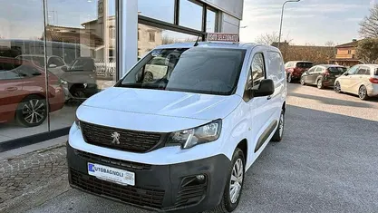 Bianco Usata 2021 Peugeot Partner Premium Monovolume | 11.300 € (Buon prezzo)