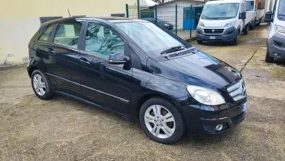 Usata Mercedes B180 109 CV (80 kW) 2011 Nero Utilitaria