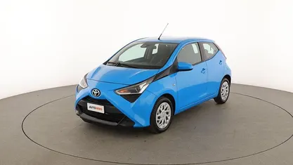 Usata Toyota Aygo X-play 72 CV (52 kW) 2019 Blu Utilitaria