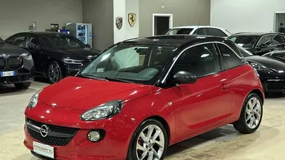 Rosso Usata 2015 Opel Adam Glam Due volumi | 7900 € (Buon prezzo)