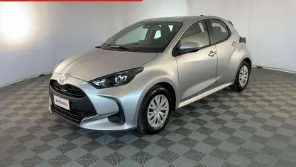 Usata Toyota Yaris Hybrid Active 92 CV (67 kW) 2025 Argento Berlina