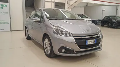 Usata Peugeot 208 Allure 83 CV (61 kW) 2019 Utilitaria