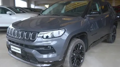 Grigio Usata 2024 Jeep Compass SUV | 27.900 € (Buon prezzo)