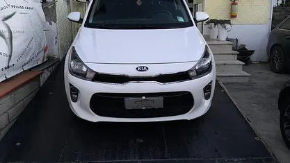 Usata Kia Rio 84 CV (61 kW) 2018 Bianco Berlina