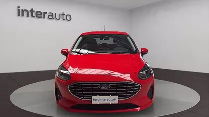 Rosso metallizzato Usata 2023 Ford Fiesta Titanium Tre volumi | 14.990 € (Buon prezzo)