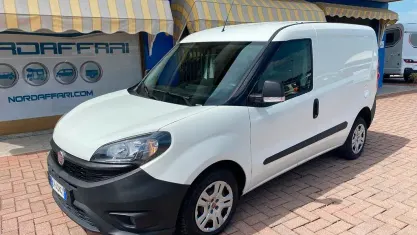 Usata Fiat Doblò Lounge 105 CV (77 kW) 2021 Bianco Monovolume