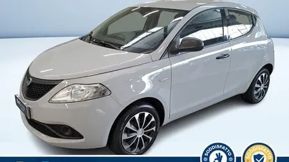 Usata Lancia Ypsilon 69 CV (50 kW) 2019 Grigio metallizzato Utilitaria