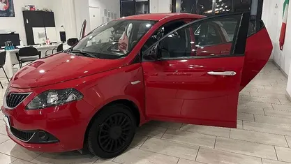 Usata Lancia Ypsilon S 69 CV (50 kW) 2022 Rosso Utilitaria