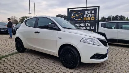 Usata Lancia Ypsilon Silver 69 CV (50 kW) 2021 Bianco Utilitaria
