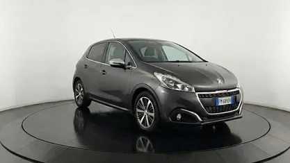 Usata 2017 Peugeot 208 Allure Utilitaria | 8900 € (Buon prezzo)