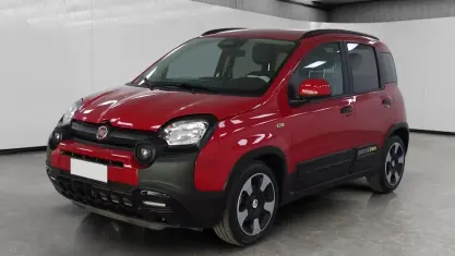 Usata Fiat Panda Cross Cross 70 CV (51 kW) 2025 Rosso Utilitaria