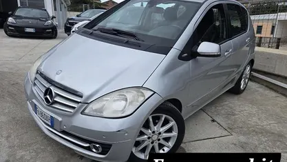 Nuova Mercedes A180 Avantgarde 109 CV (80 kW) 2026 Argento Monovolume