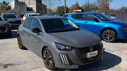 Usata Peugeot 208 Allure 101 CV (74 kW) 2025 Utilitaria