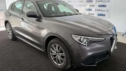 Usata Alfa Romeo Stelvio Business 190 CV (139 kW) 2021 Grigio metallizzato SUV