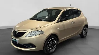 Usata Lancia Ypsilon Gold 69 CV (50 kW) 2020 Oro Utilitaria