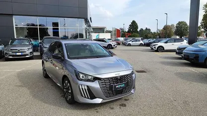 Grigio artense Nuova 2025 Peugeot 208 Allure Due volumi | 18.950 € (Buon prezzo)