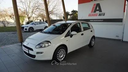 Bianco Usata 2015 Fiat Punto Young Tre volumi | 5900 € (Buon prezzo)