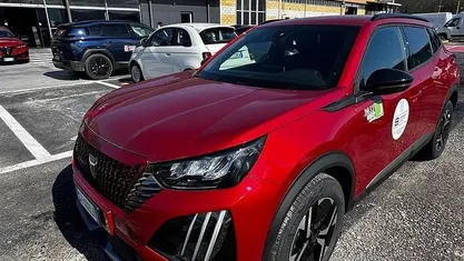 Nuova Peugeot 2008 Allure 145 CV (106 kW) 2025 Rosso SUV