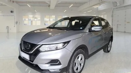 Begagnad Nissan Qashqai 115 HK (84 kW) 2020 Grå SUV