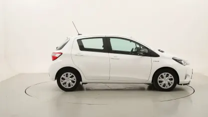 Usata Toyota Yaris Hybrid Business Edition 101 CV (74 kW) 2020 Biancobianco Utilitaria