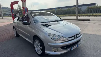 Usata Peugeot 206 CC 109 CV (80 kW) 2003 Grigio Cabrio