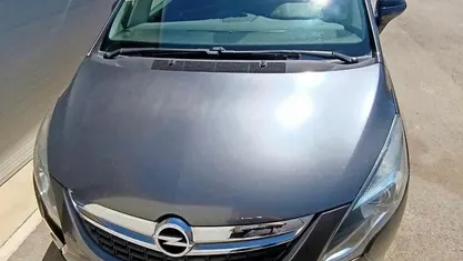 Usata Opel Zafira Comfort 131 CV (96 kW) 2012 Gray Monovolume