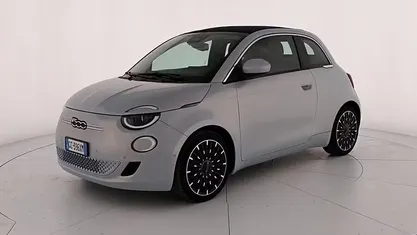 Usata Fiat 500e Passion 86 kW (118 CV) 2020 Grigio ghiacchio Cabrio