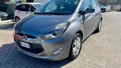 Usata Hyundai ix20 Comfort 90 CV (66 kW) 2012 Gray Utilitaria