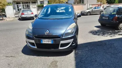 Usata Renault Scénic III Dynamique 130 CV (95 kW) 2011 Grigio Monovolume