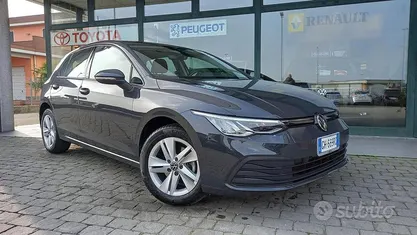 Usata VW Golf VIII Life 116 CV (85 kW) 2022 Grigio Berlina