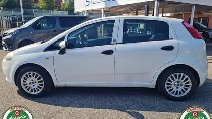 Bianco Usata 2011 Fiat Grande Punto Due volumi | 3490 € (Buon prezzo)