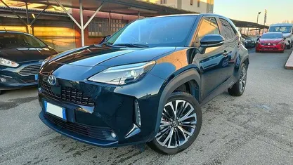 Nero Usata 2022 Toyota Yaris Lounge Due volumi | 21.490 € (Buon prezzo)