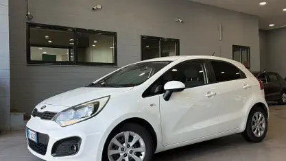 Usata Kia Rio EX 90 CV (66 kW) 2012 Bianco Berlina