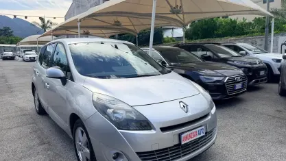 Usata Renault Scénic 110 CV (80 kW) 2011 Bianco Monovolume
