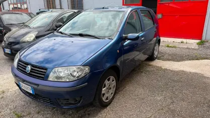 Usata Fiat Punto Dynamic 60 CV (44 kW) 2004 Blu Utilitaria