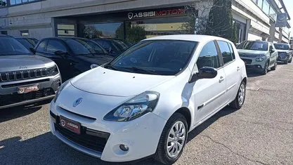 Usata Renault Clio II Initiale 101 CV (74 kW) 2011 Berlina