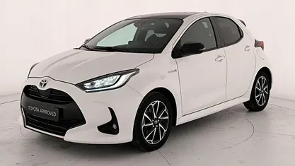 Usata Toyota Yaris Hybrid Lounge 116 CV (85 kW) 2021 Bianco Berlina