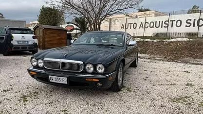 Usata Jaguar XJ 284 CV (208 kW) 1998 Verde Berlina