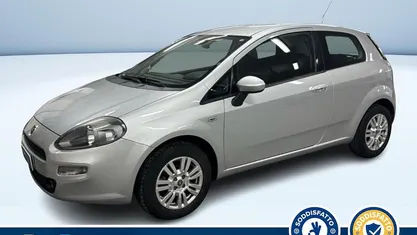 Argento metallizzato Usata 2015 Fiat Punto Young Tre volumi | 8500 € (Molto cara)