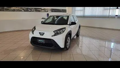 Bianco Usata 2023 Toyota Aygo Active Due volumi | 14.500 €