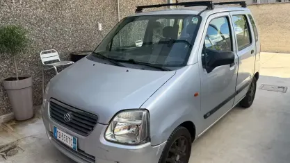 Usata Suzuki Wagon R+ 76 CV (55 kW) 2002 Grigio Monovolume