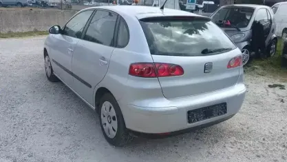 Usata Seat Ibiza 75 CV (55 kW) 2004 Grigio Utilitaria