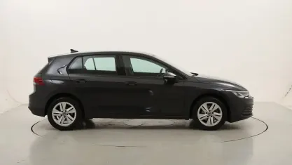 Usata VW Golf VIII Life 110 CV (80 kW) 2023 Grigiogrigio Berlina