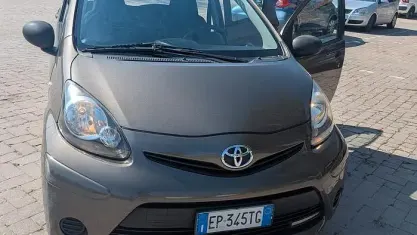 Usata Toyota Aygo X Active 72 CV (52 kW) 2026 Marrone SUV