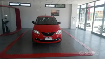 Usata Lancia Ypsilon Silver 80 CV (58 kW) 2016 Rosso Utilitaria