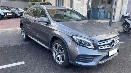 Grigio Usata 2017 Mercedes GLA250 Premium SUV | 23.900 € (Buon prezzo)