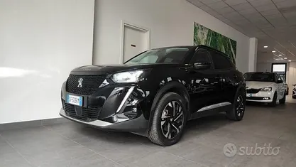 Usata Peugeot e-2008 Allure 100 kW (136 CV) 2021 Nero SUV